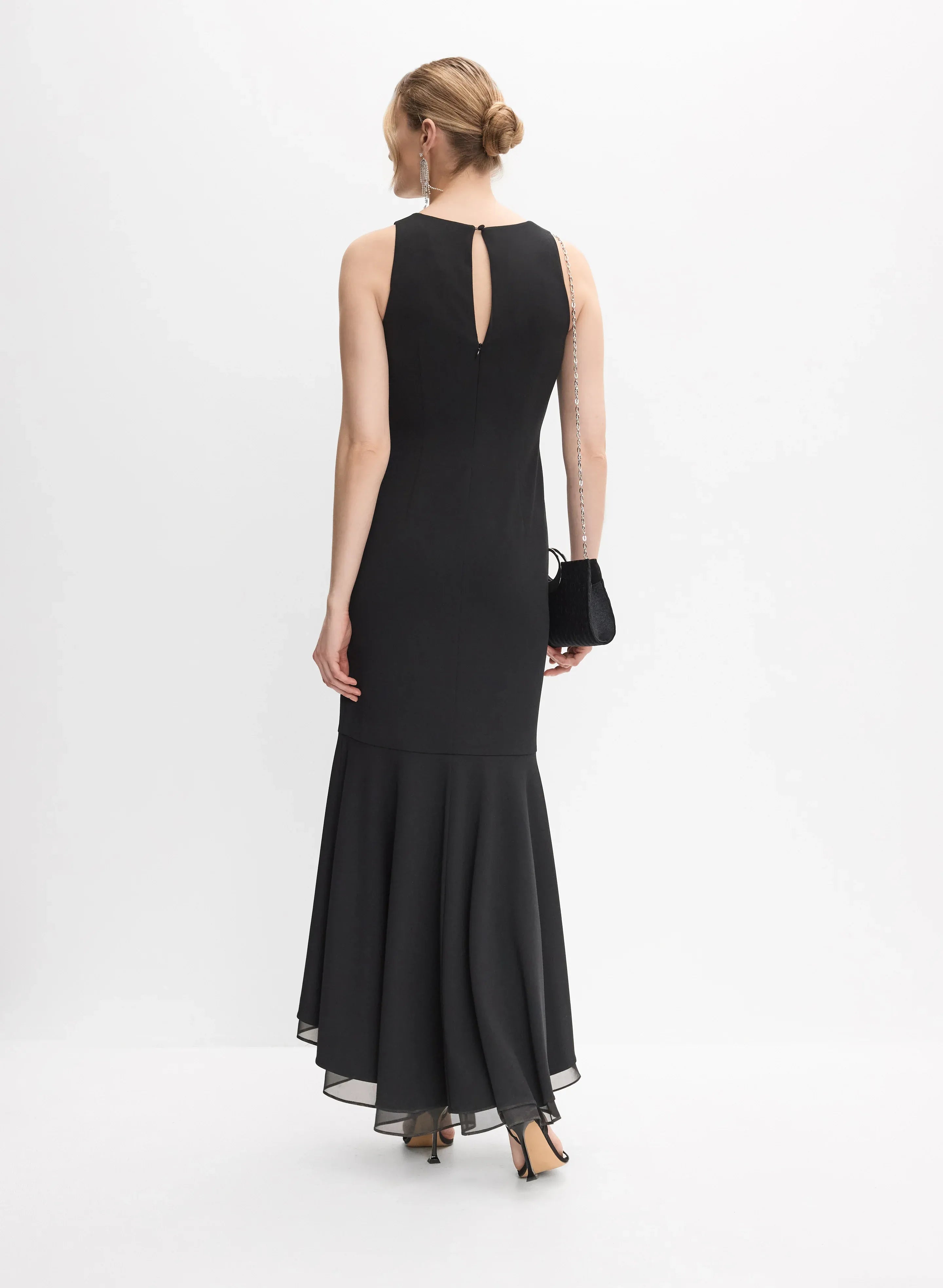 Modern Fitted Boat-Neck Sleeveless Keyhole Back Floor-Length Prom Dress